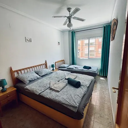 El Papagayo Apartment 2 Mins Walking To The Beach Torrevieja Exterior photo