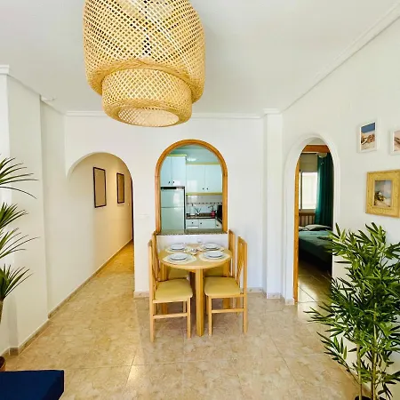 El Papagayo Apartment 2 Mins Walking To The Beach Torrevieja Exterior photo